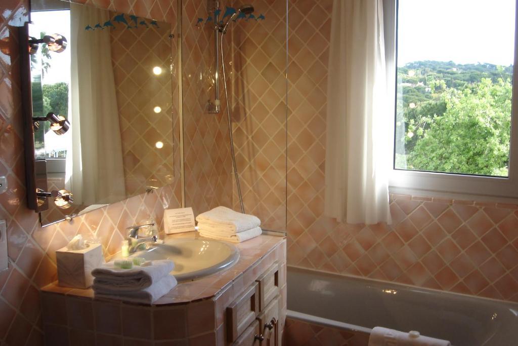 Hotel La Romarine Ramatuelle Room photo